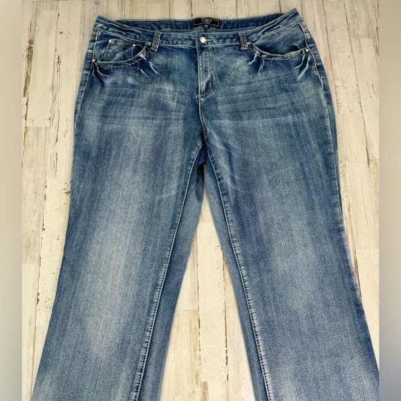 Cato Premium Capri Jeans Women's 20W 44x33 Blue Straight Leg Mid Rise - Picture 4 of 10